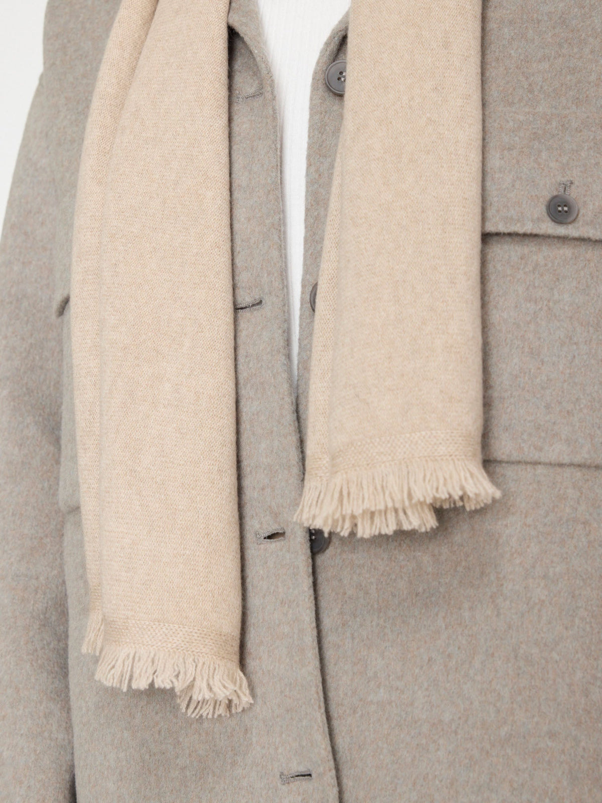The cashmere neck scarf