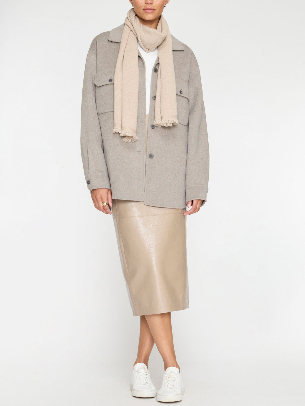 The cashmere neck scarf