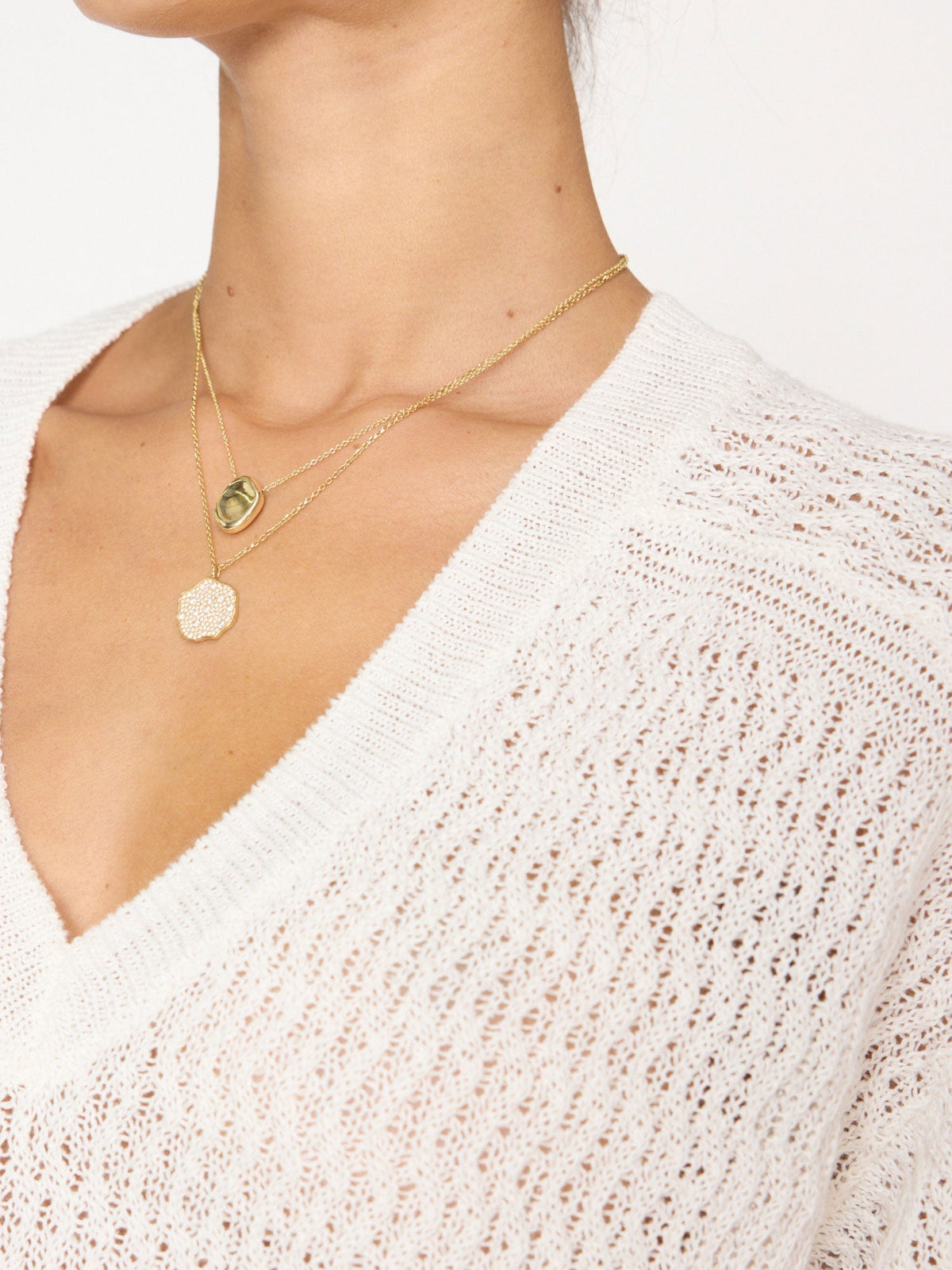 The leia open stitch vee