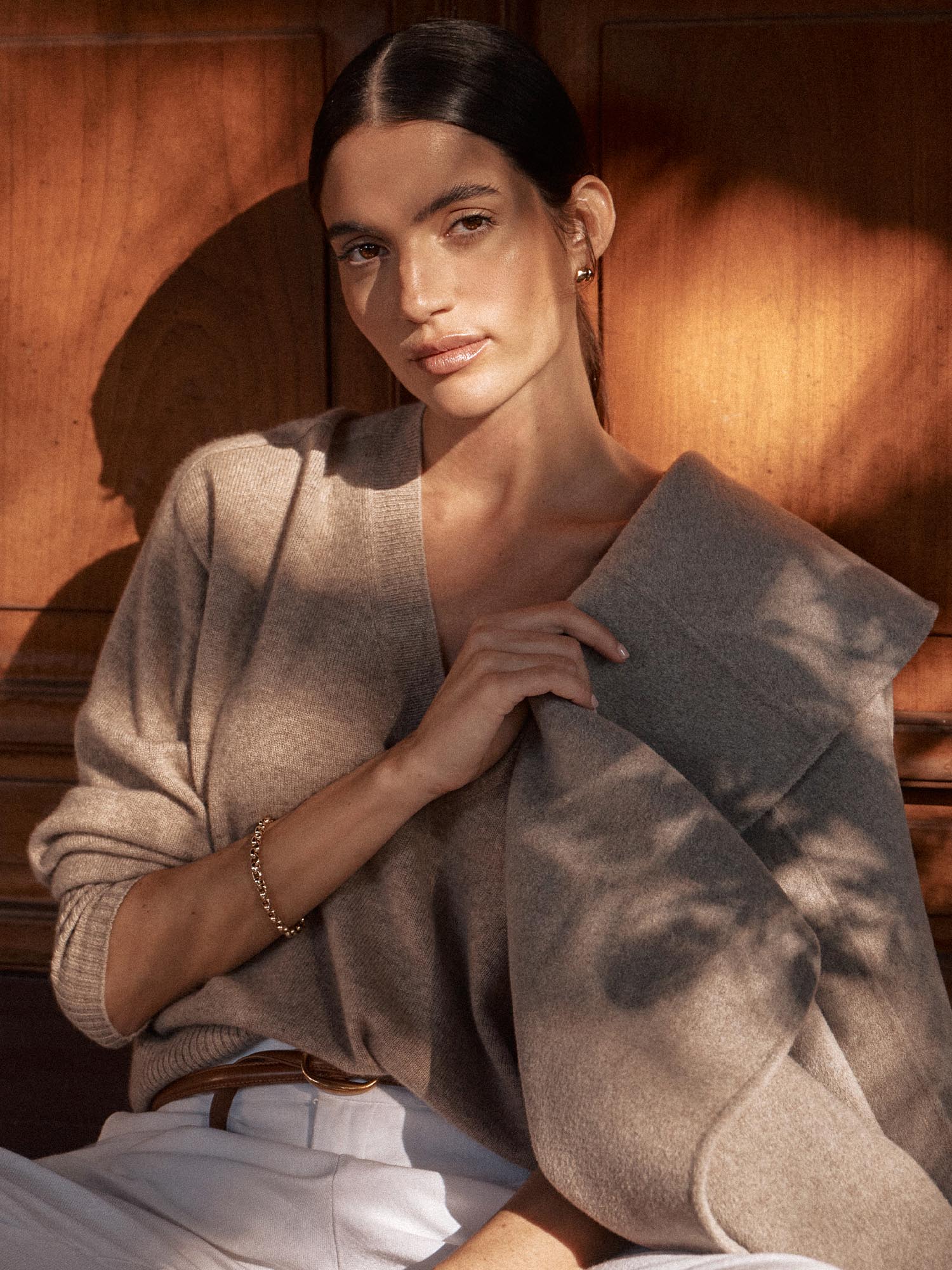 The leia vee cashmere sweater