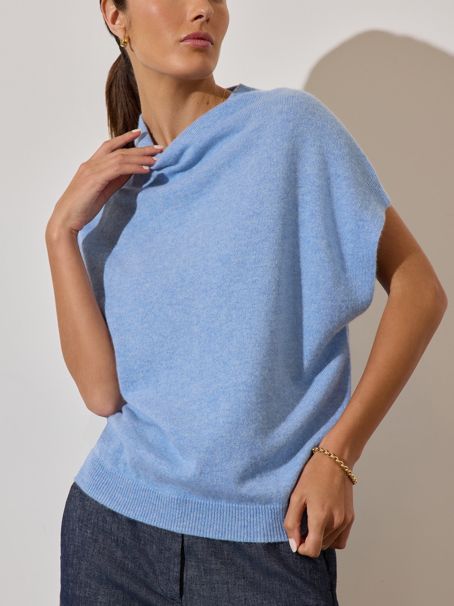 El top de cachemir Morten con cuello alto