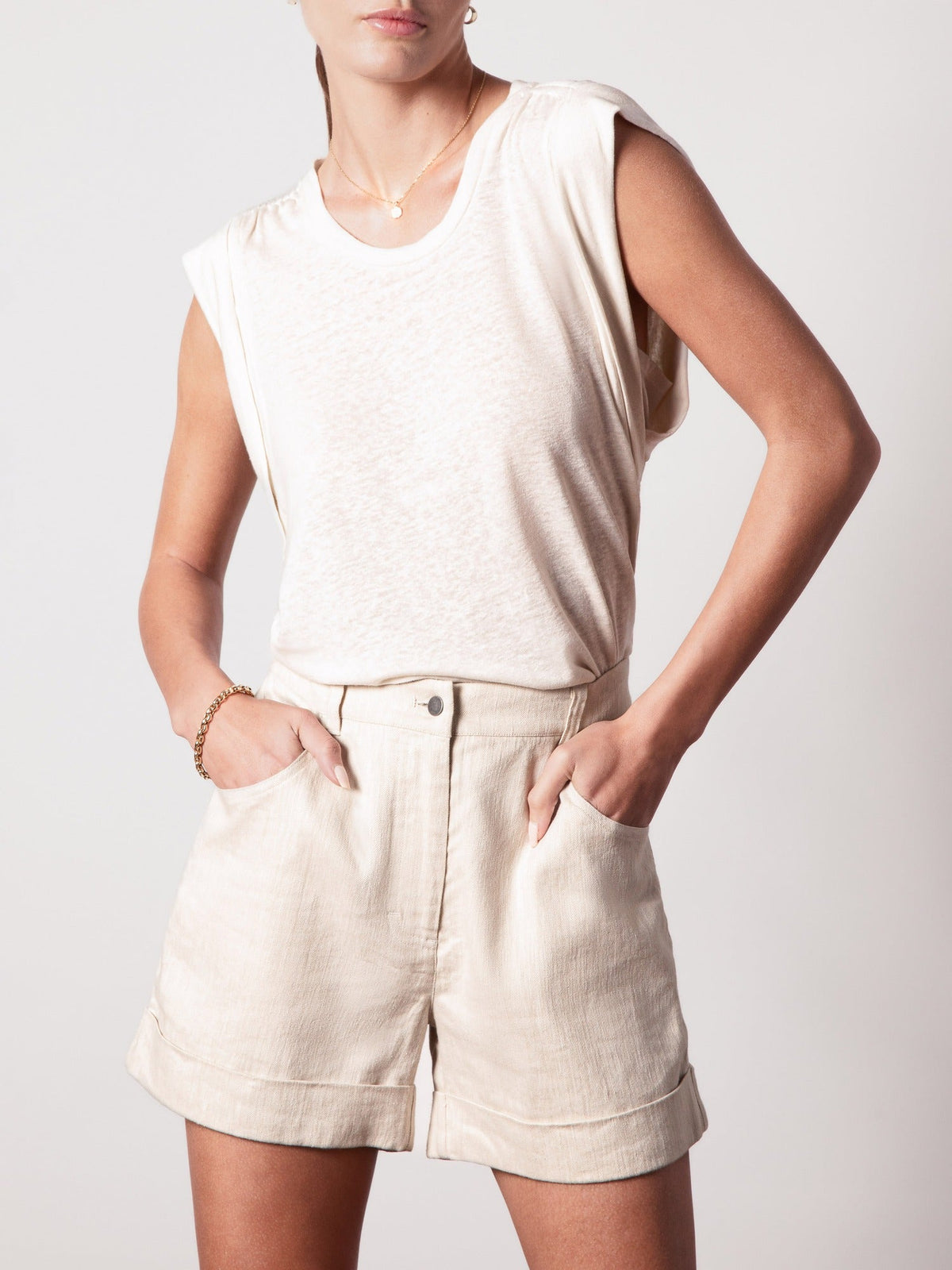 The pippa cuffed short