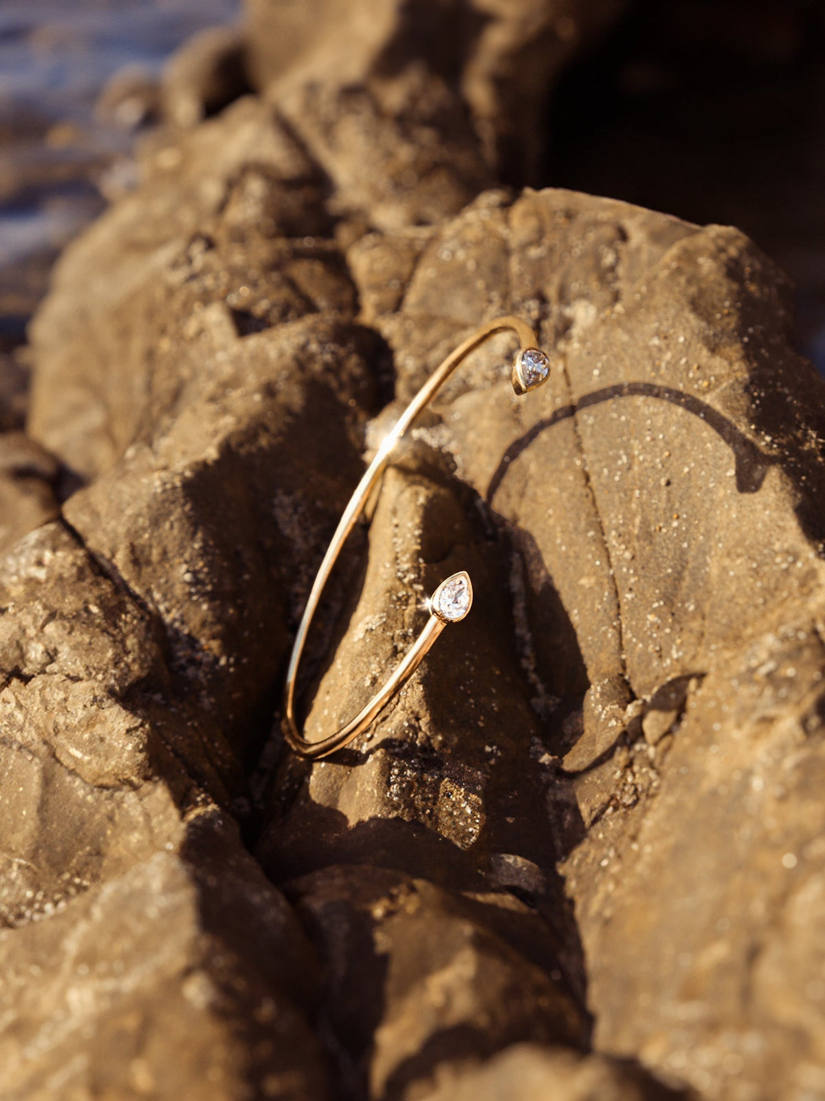 Romance pear diamond droplet bracelet