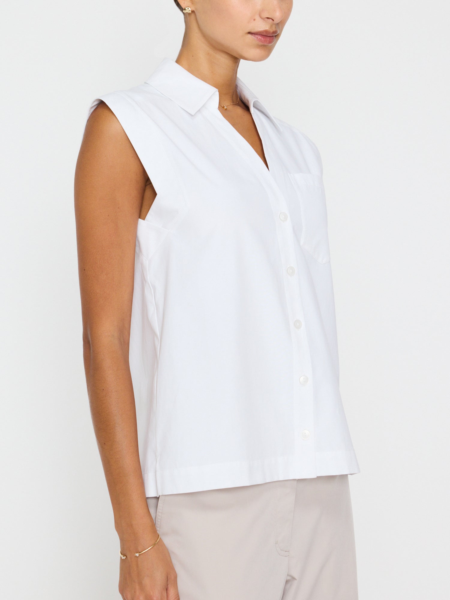 The elias sleeveless shirt