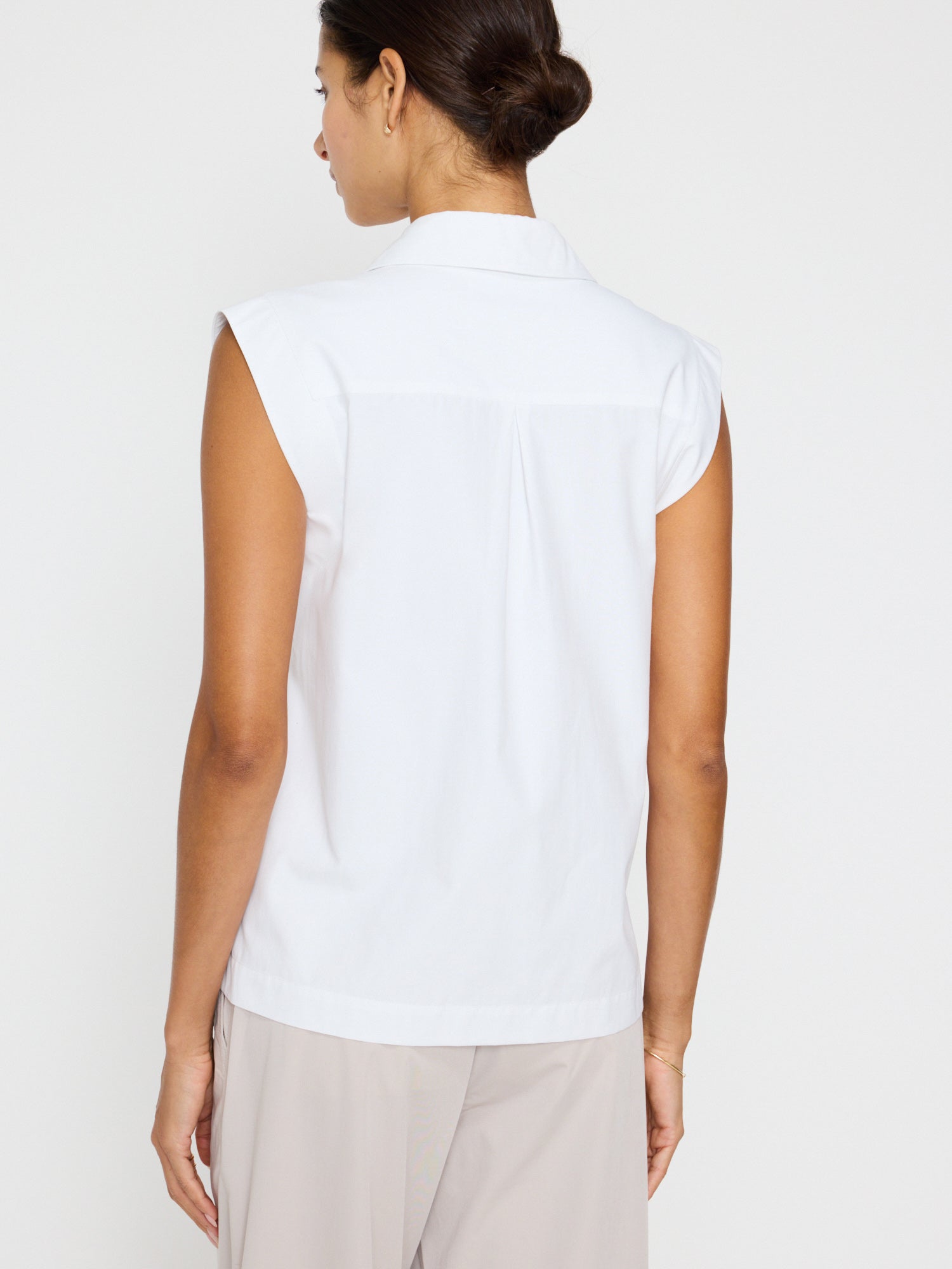 The elias sleeveless shirt