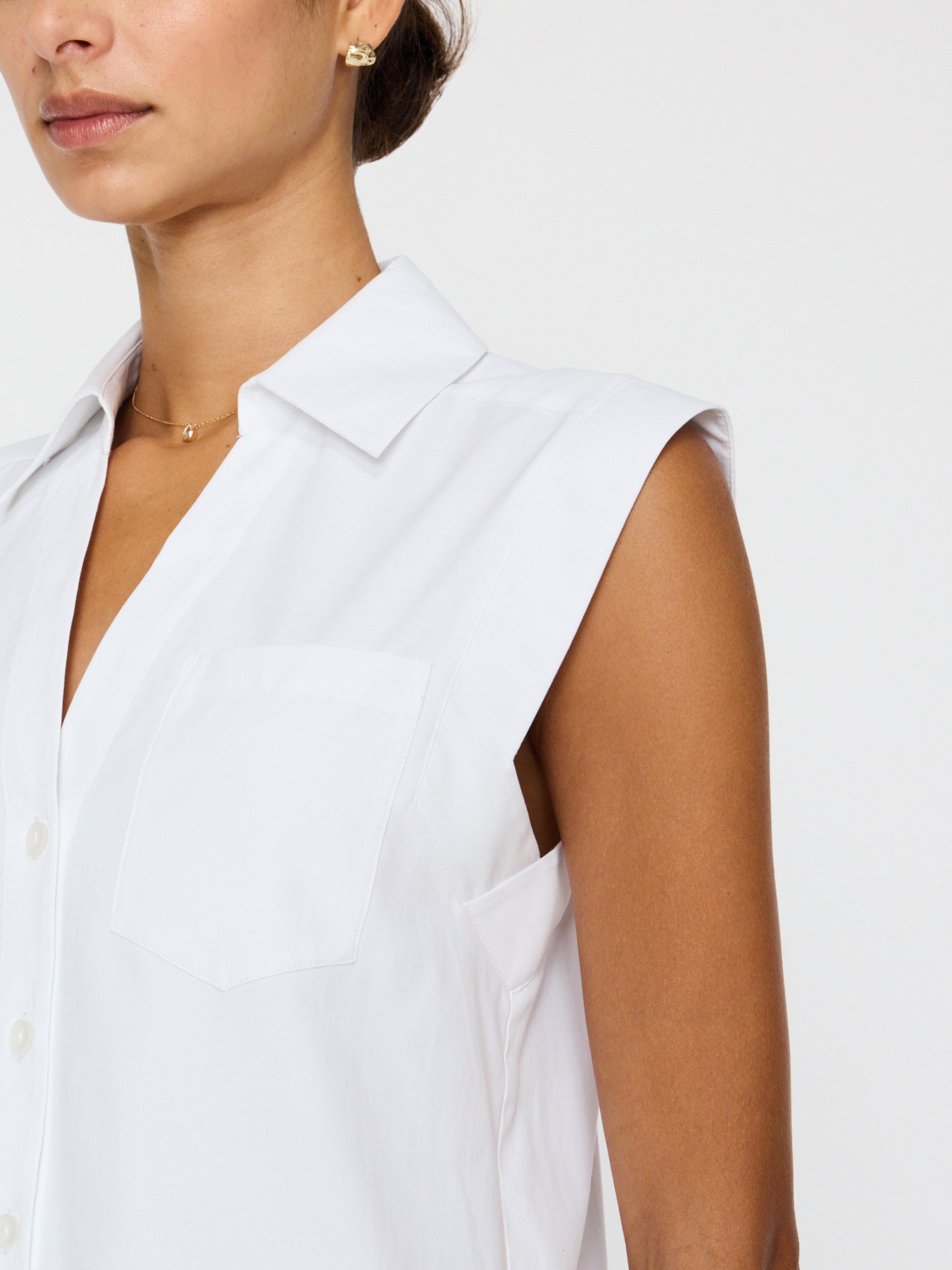 The elias sleeveless shirt