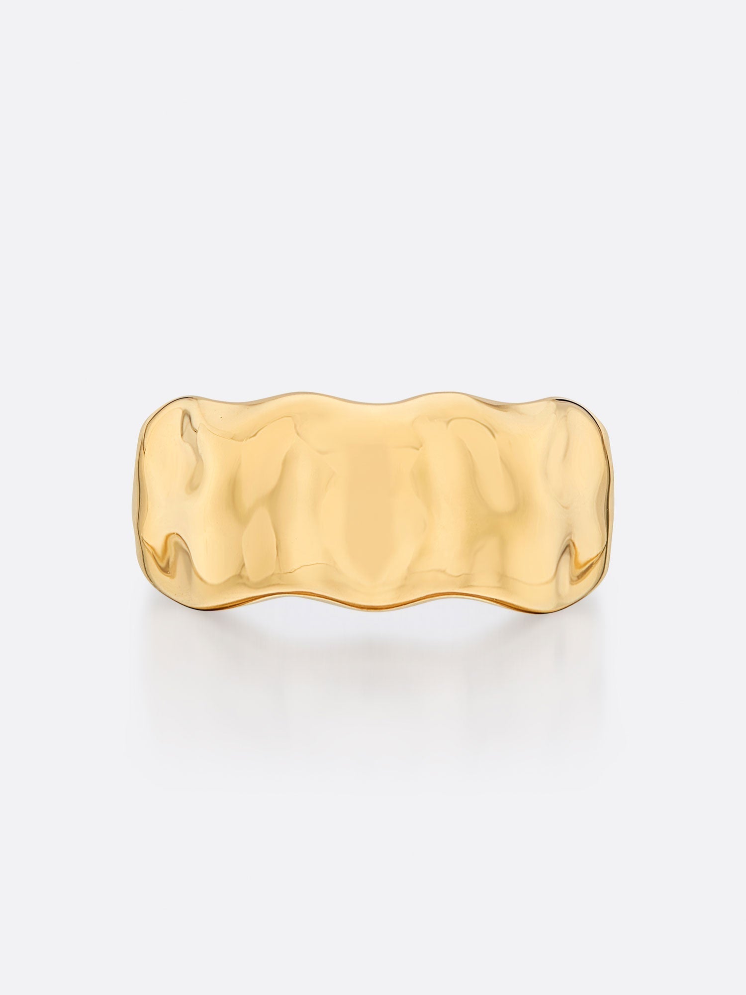 Anillo de banda fundida olas doradas