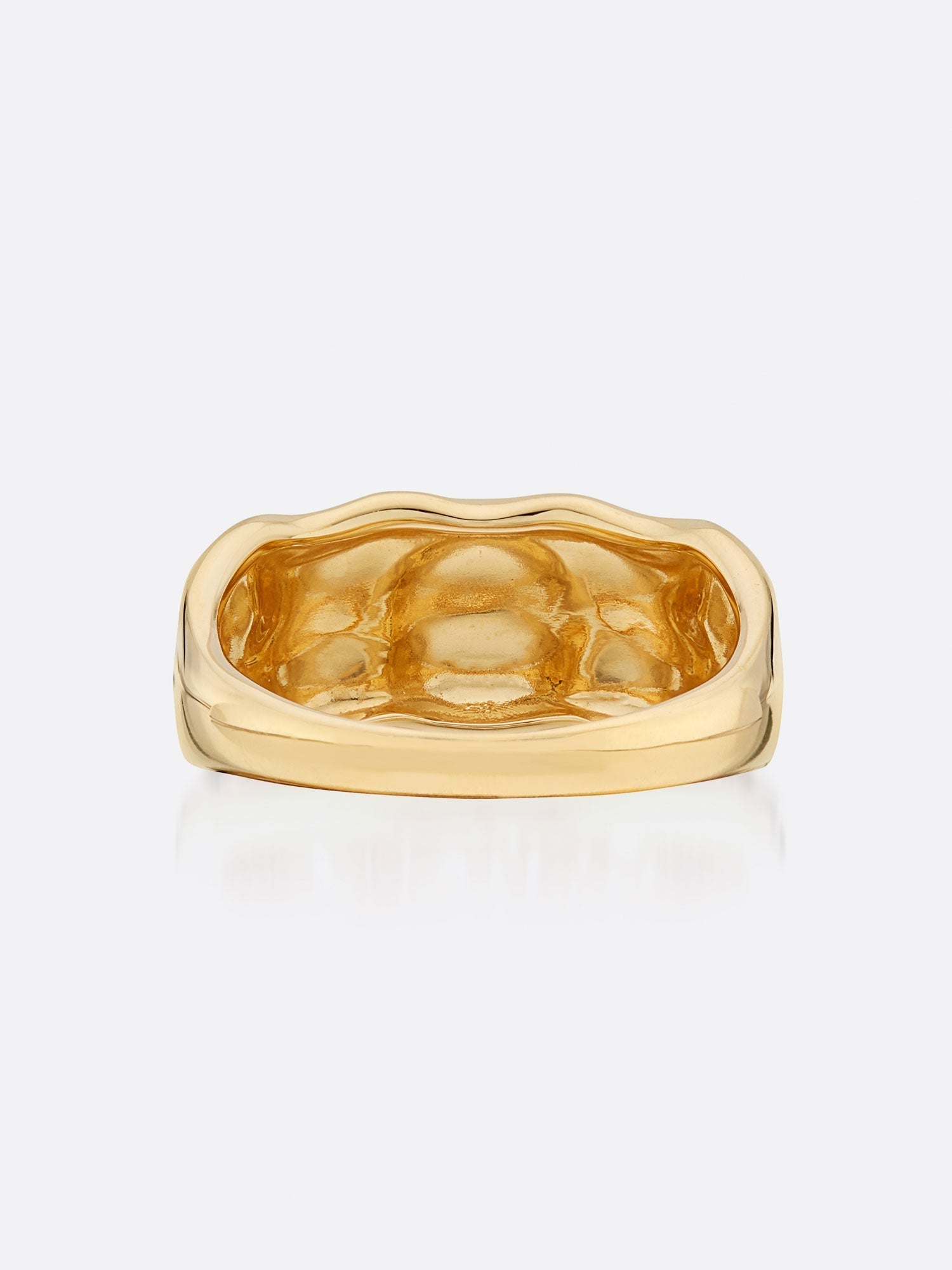 Anillo de banda fundida olas doradas