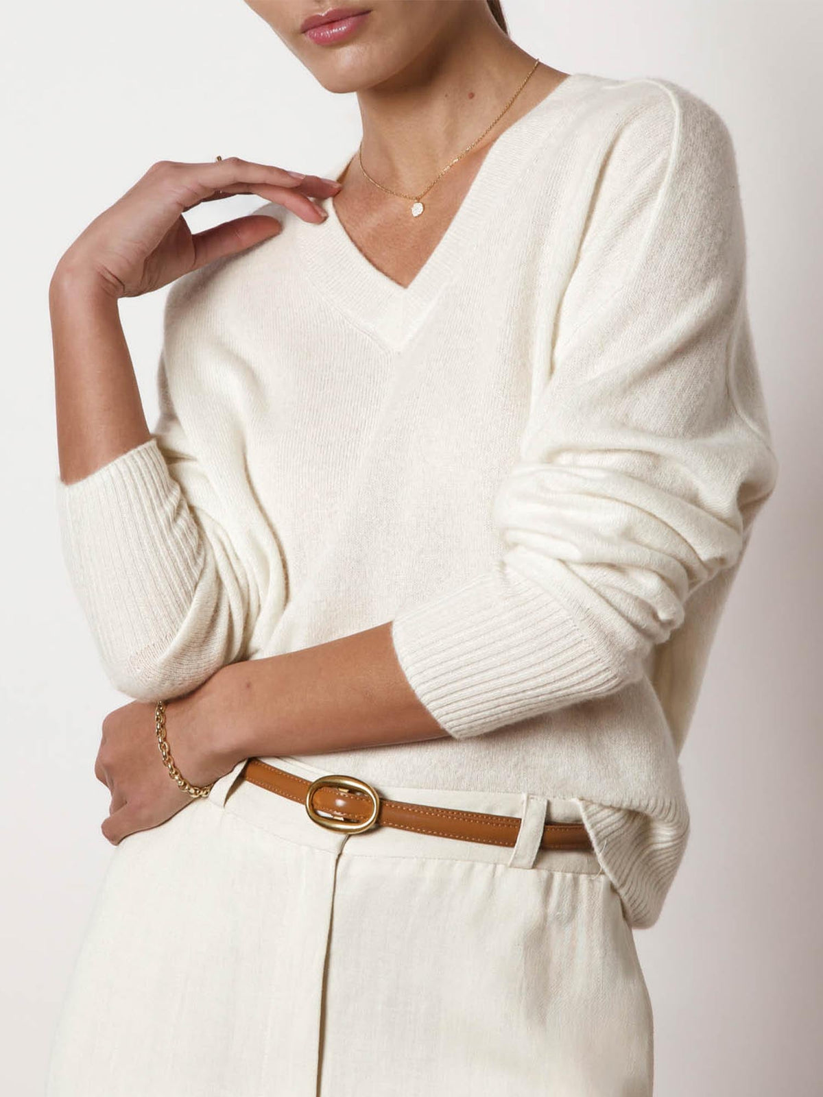 The leia vee cashmere sweater