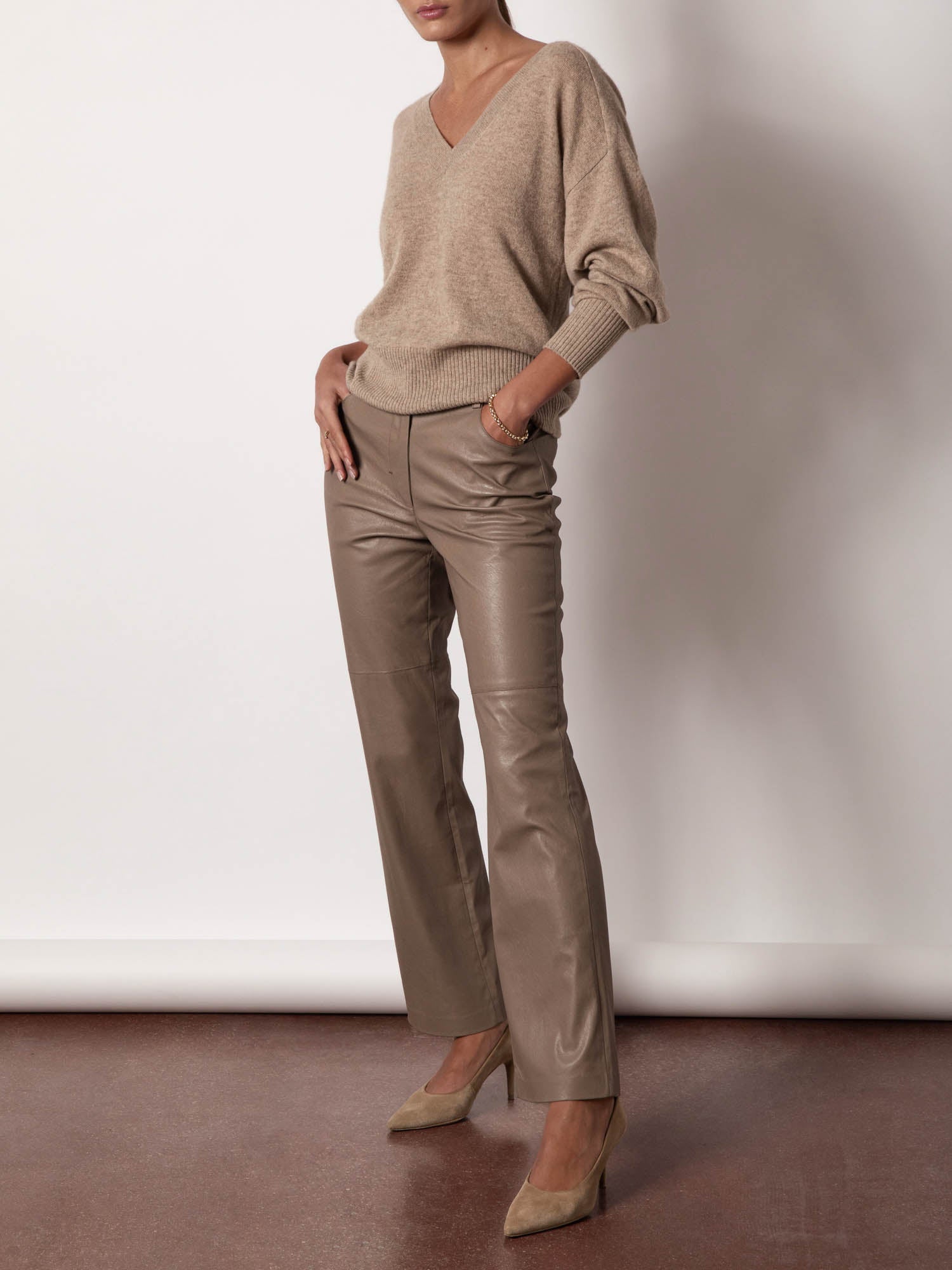 The leia vee cashmere sweater