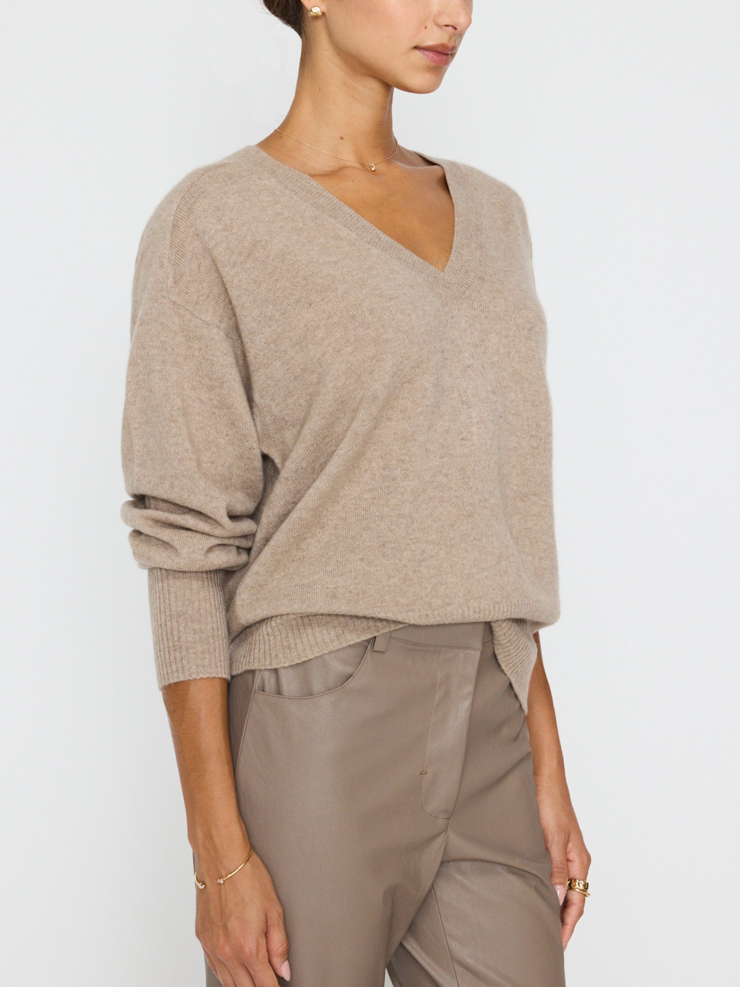 The leia vee cashmere sweater