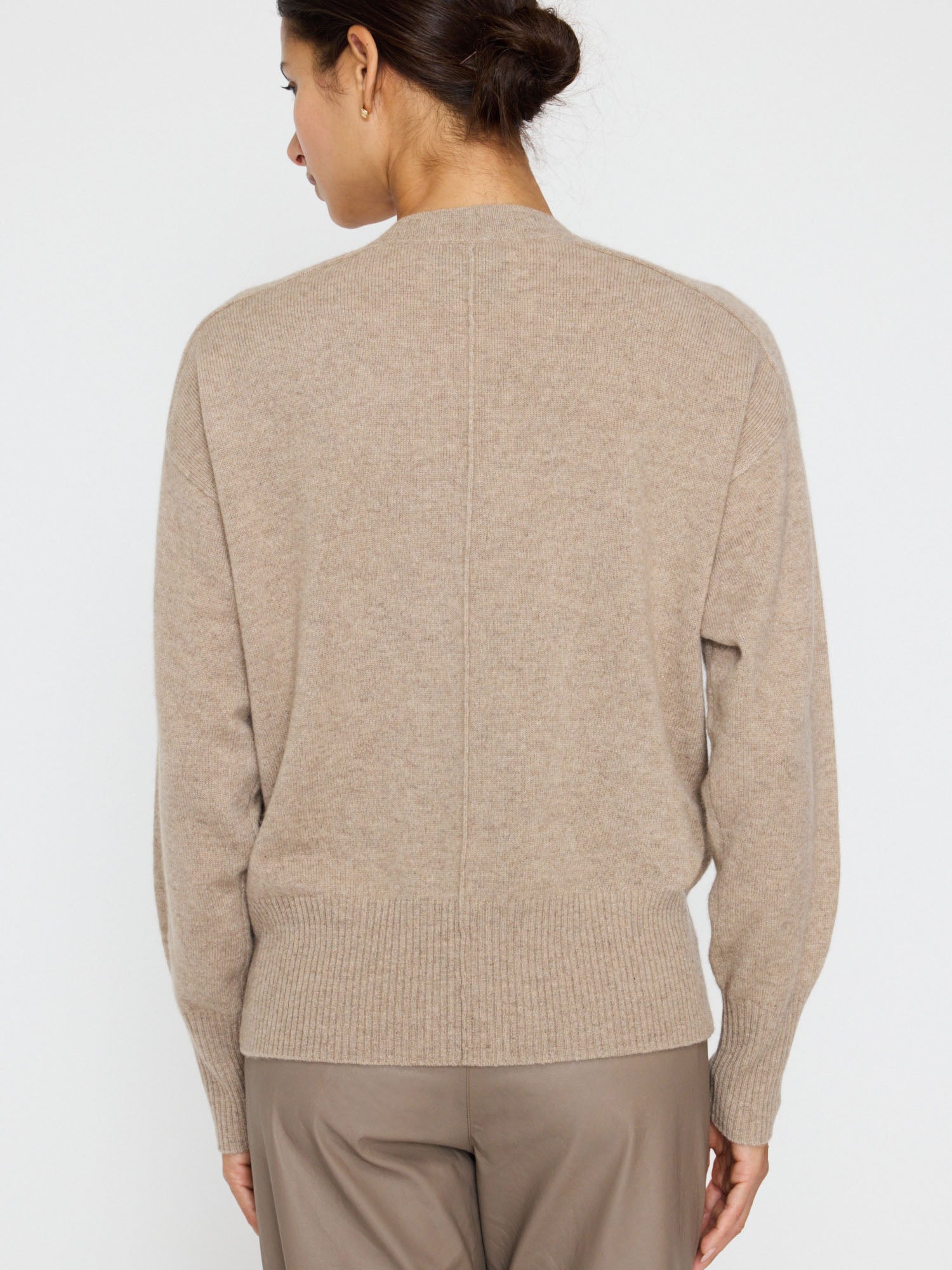 The leia vee cashmere sweater