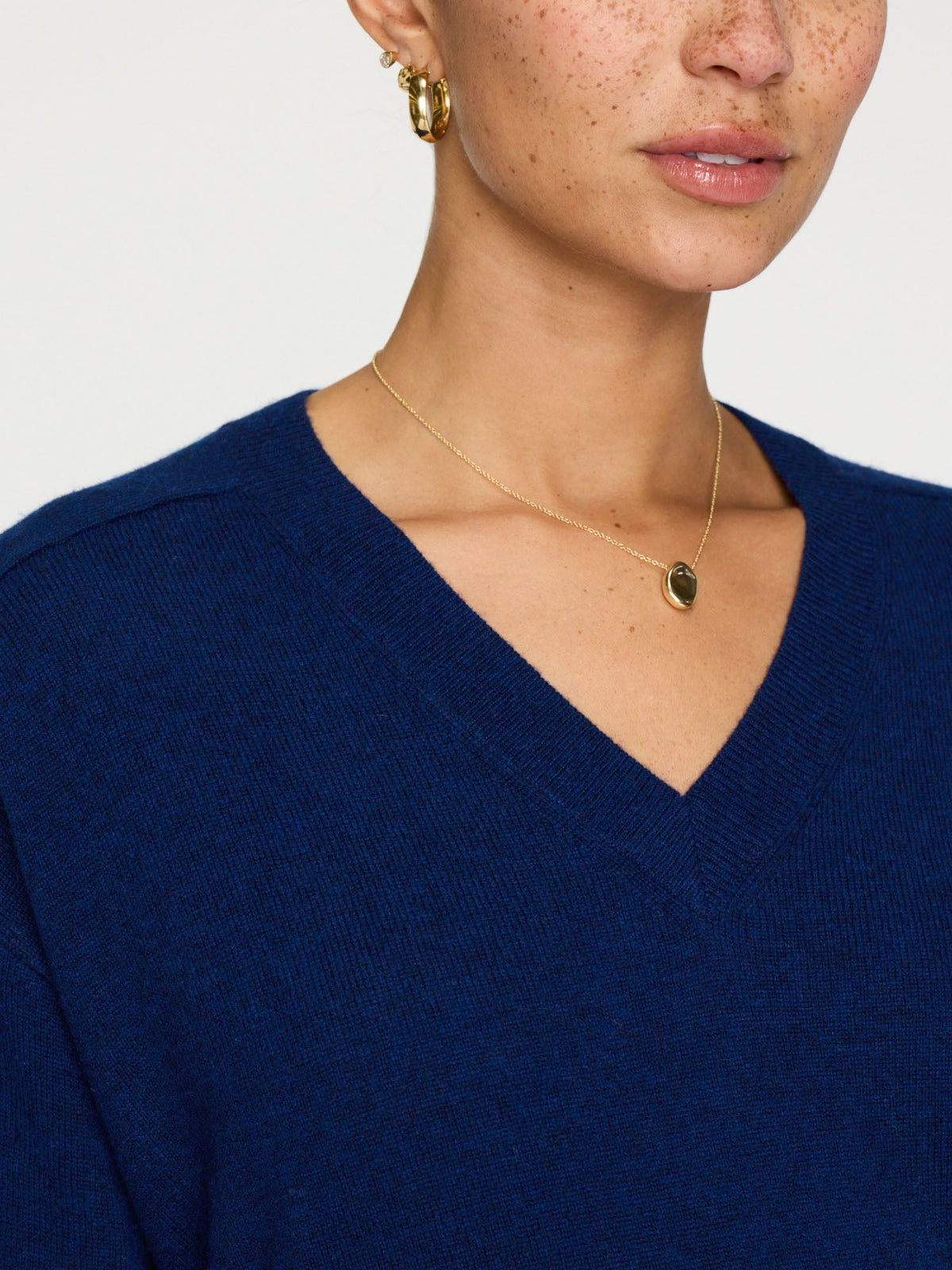 The leia vee cashmere sweater