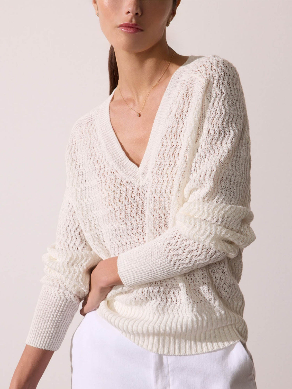 The leia open stitch vee