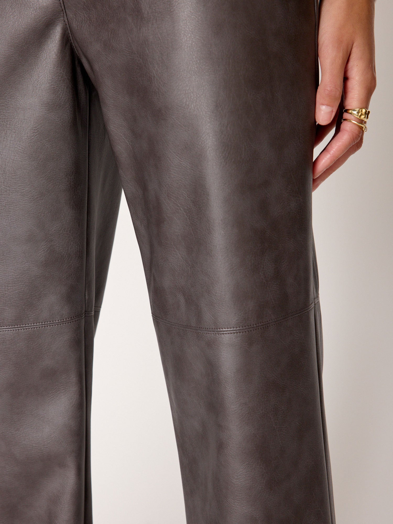 El pantalón de cuero vegano Namari
