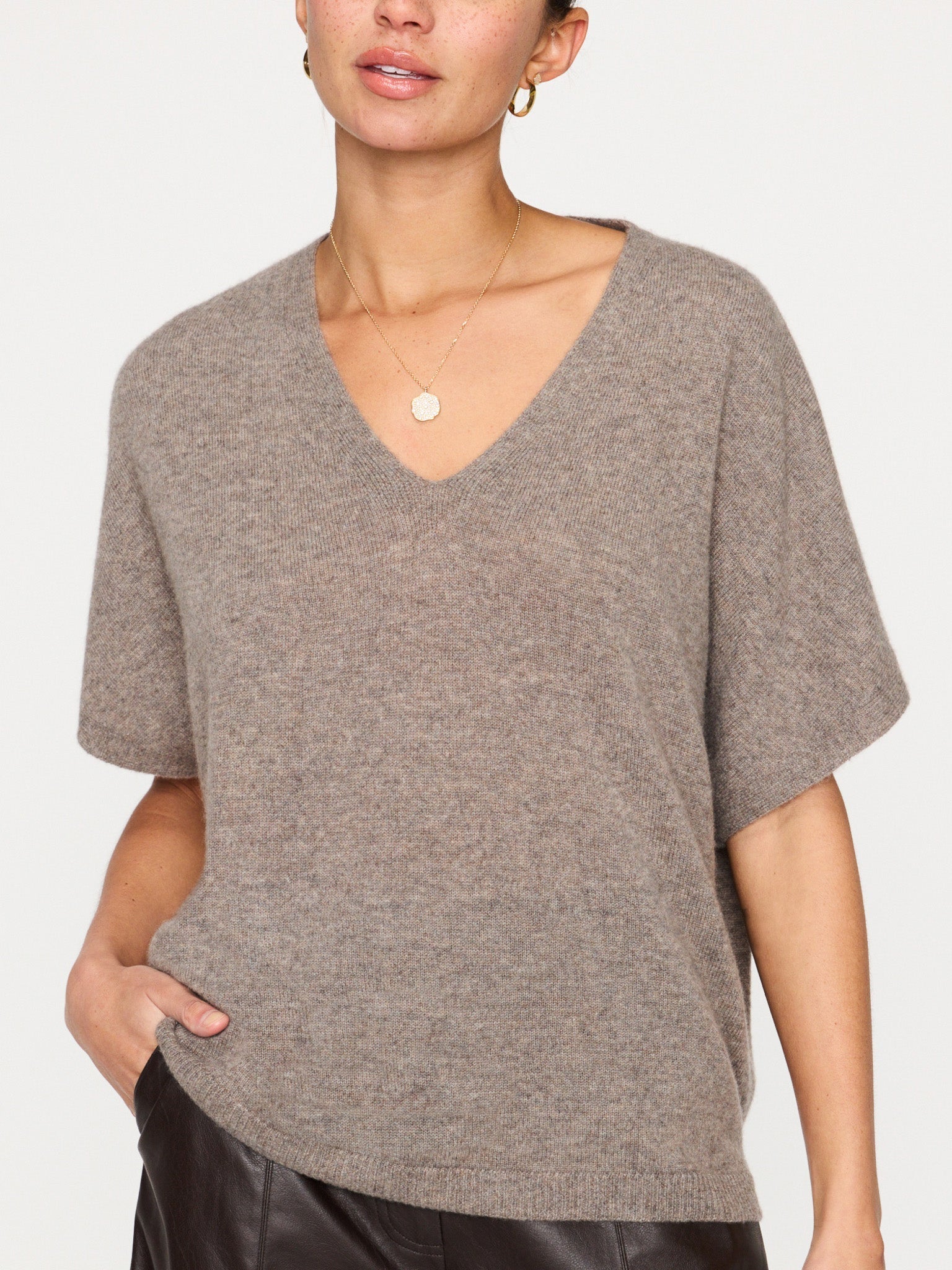 El jersey ophi de cachemira con cuello en V