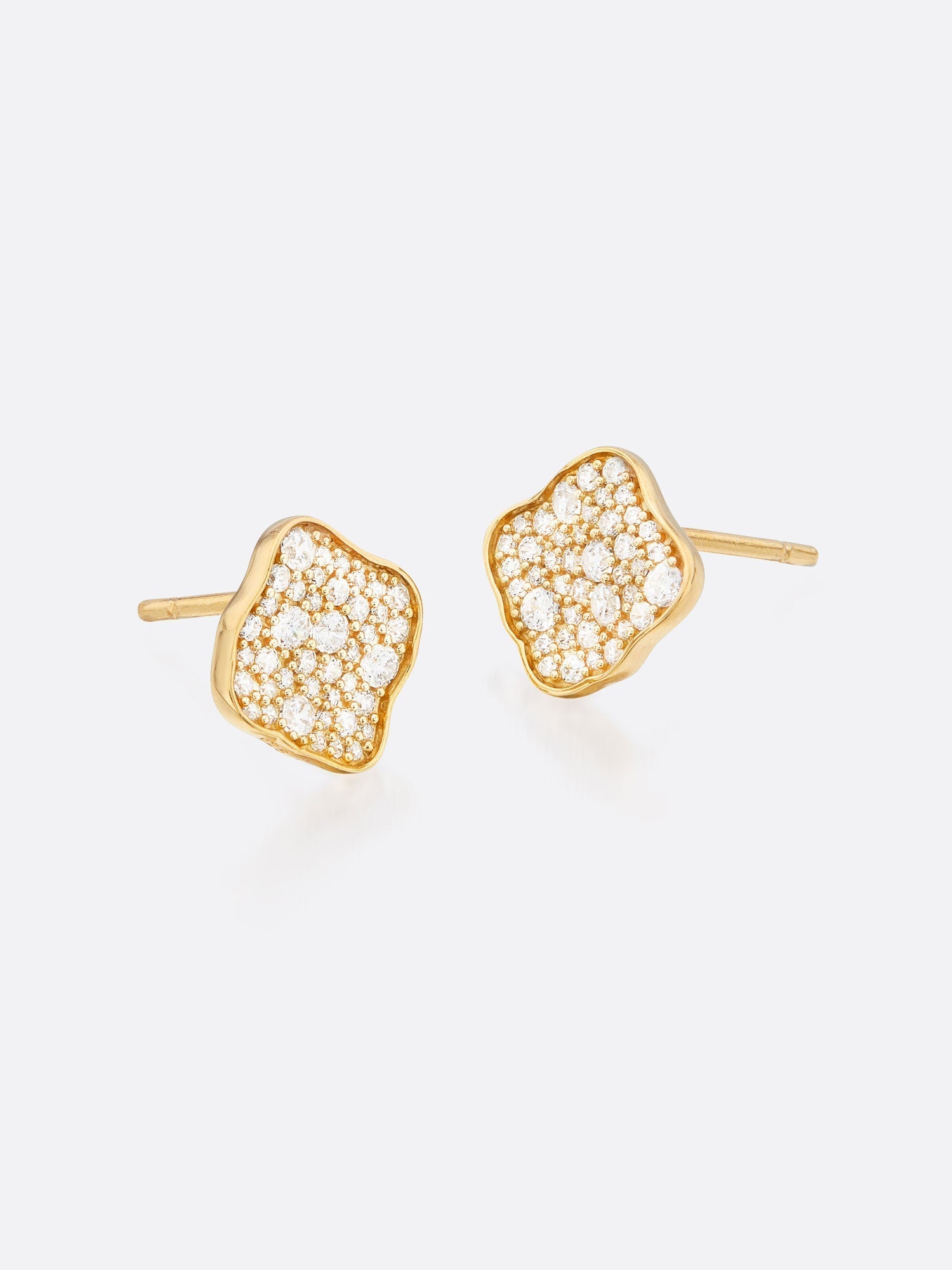 Pendientes de botón Petite Fleur con diamantes pavé