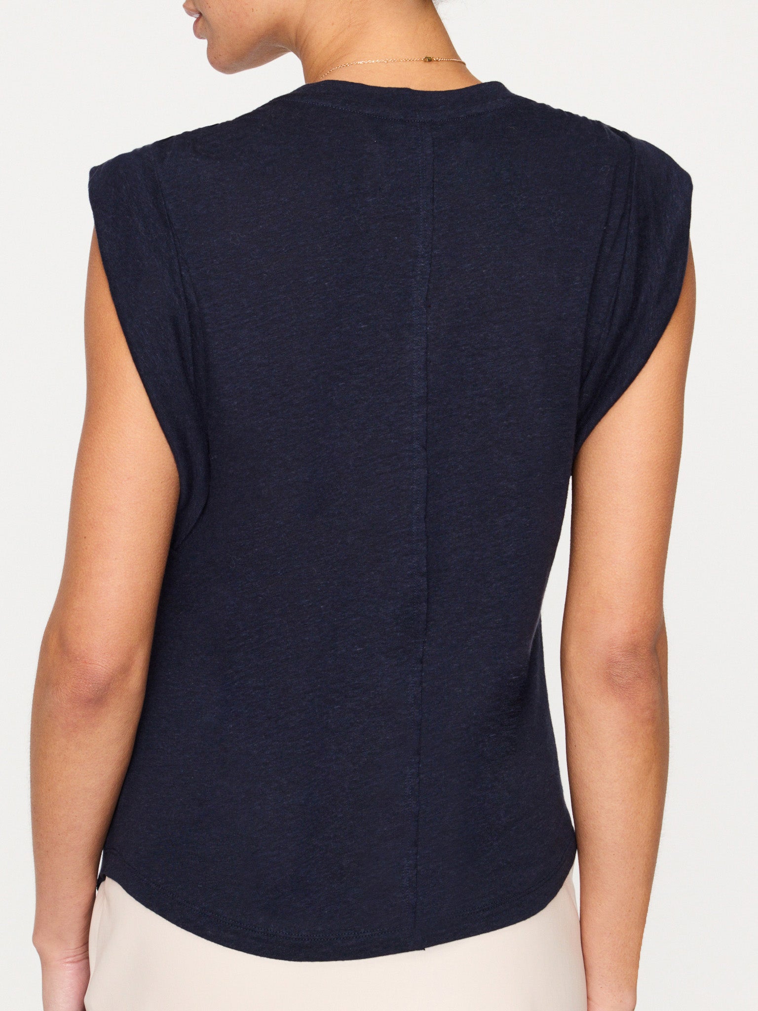 The reins tee