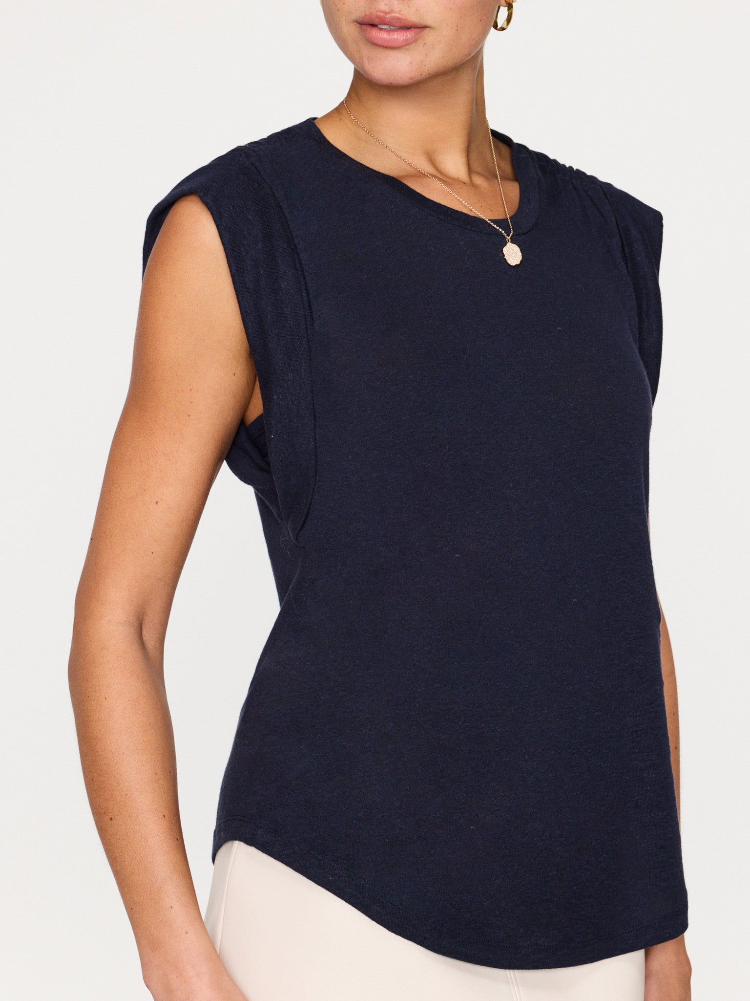 The reins tee