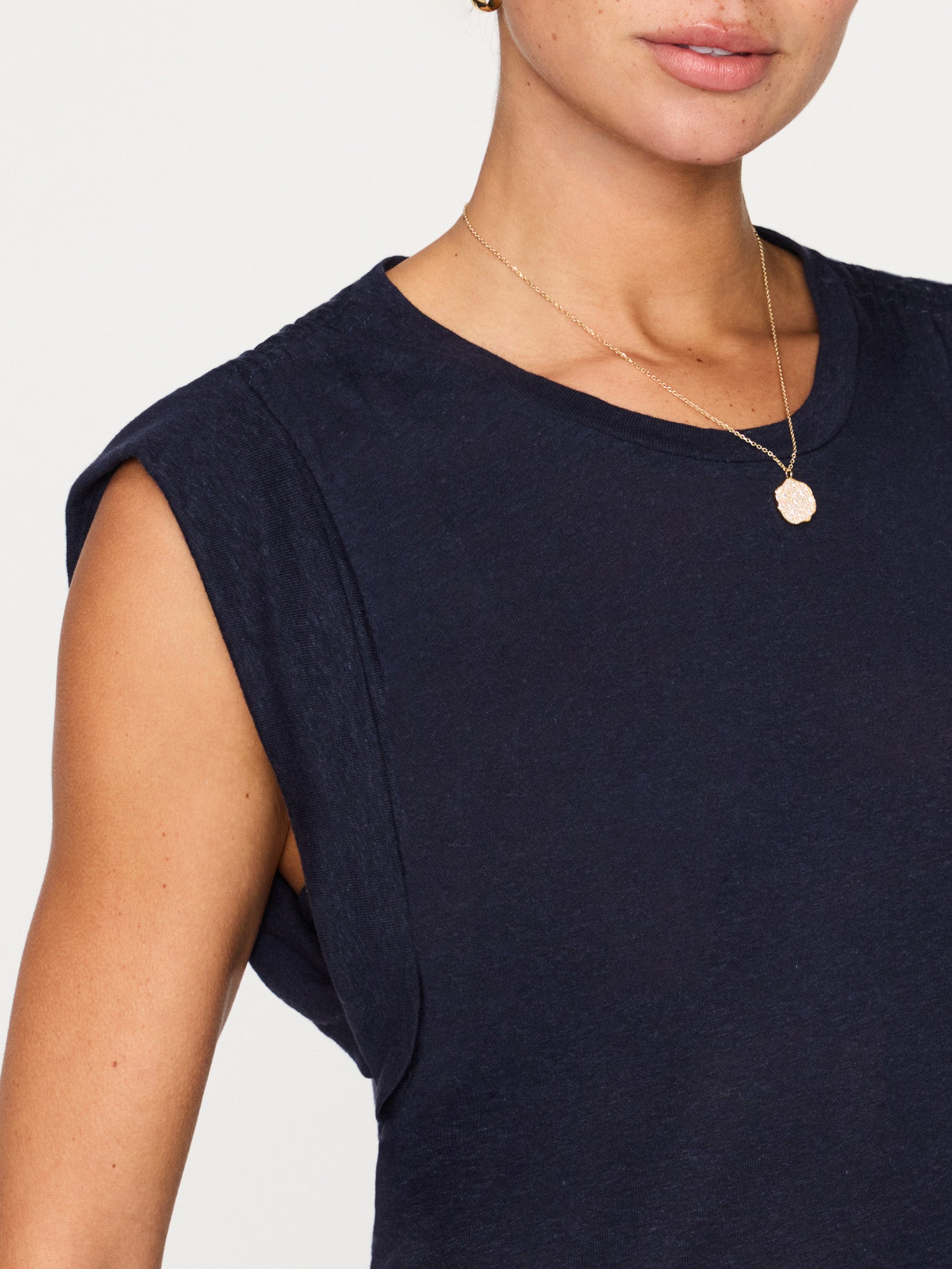 The reins tee