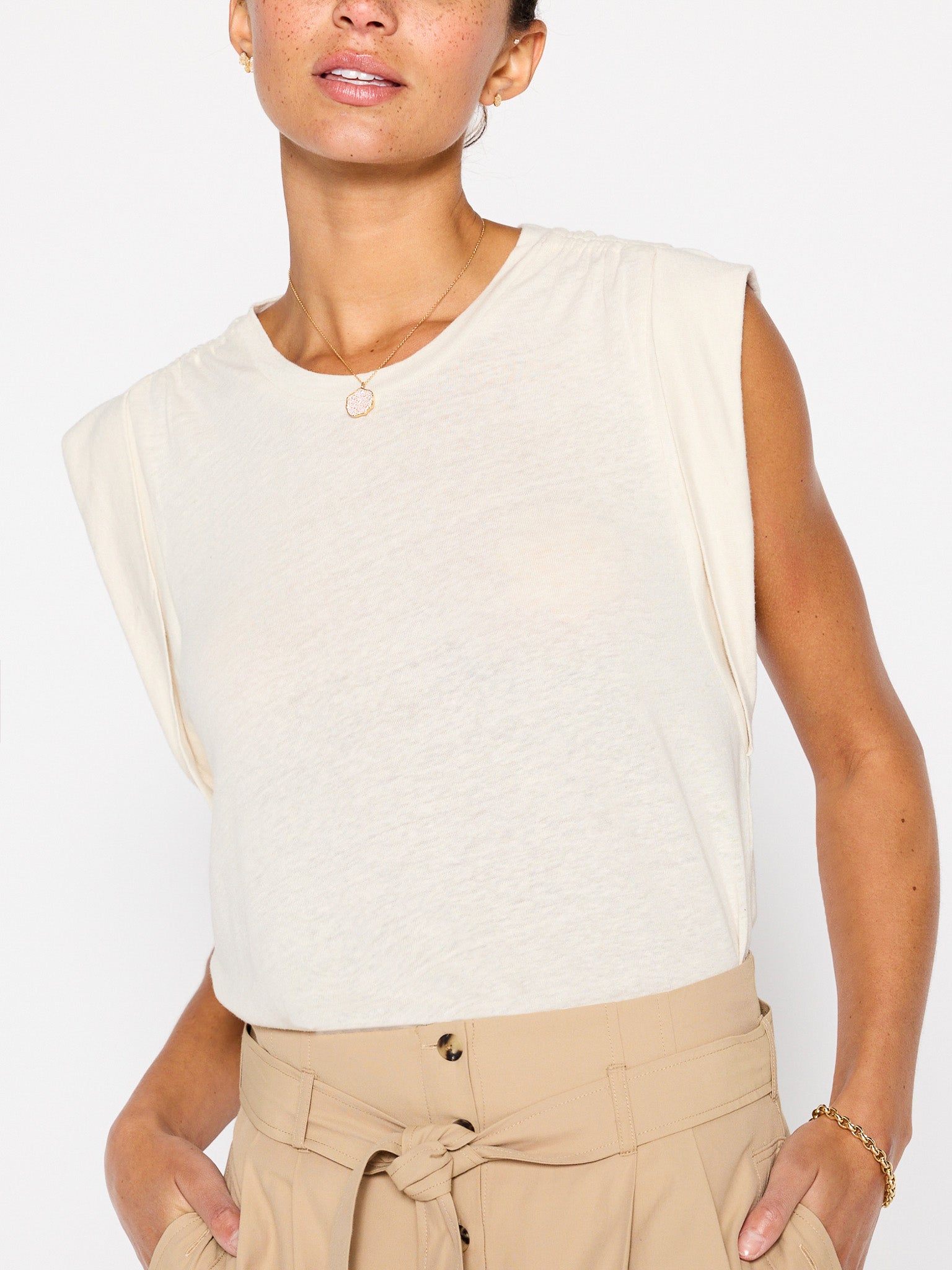 The reins tee