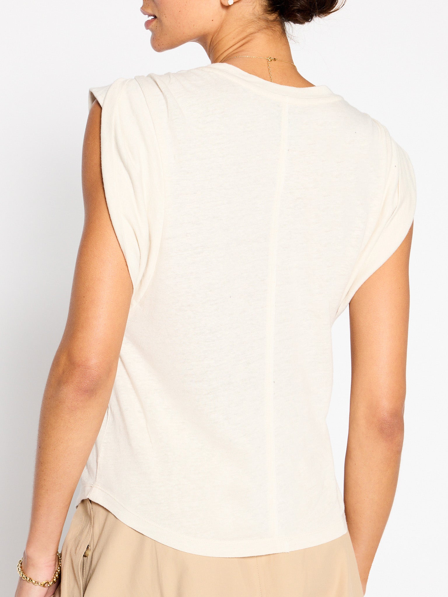 The reins tee