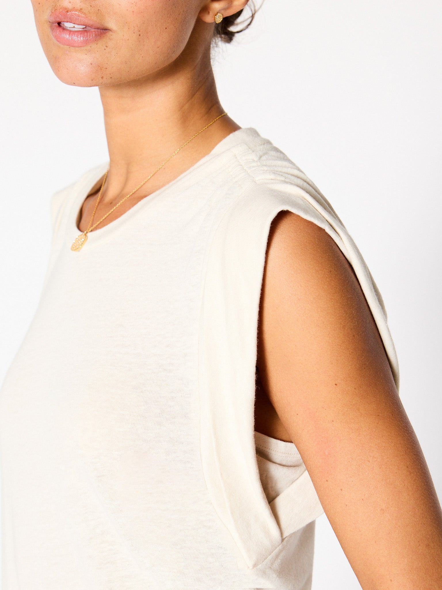 The reins tee