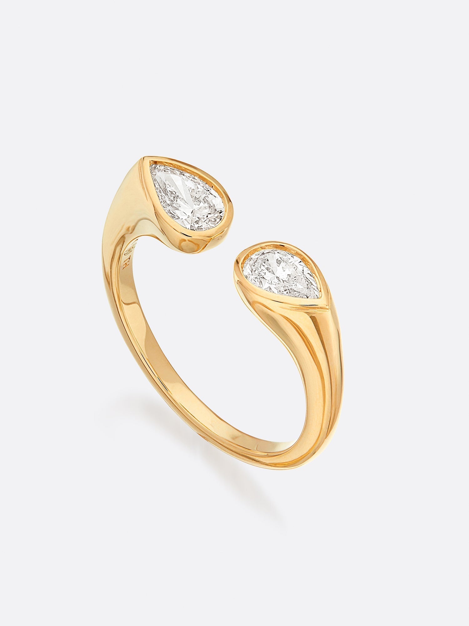 Romance pear diamond droplet ring