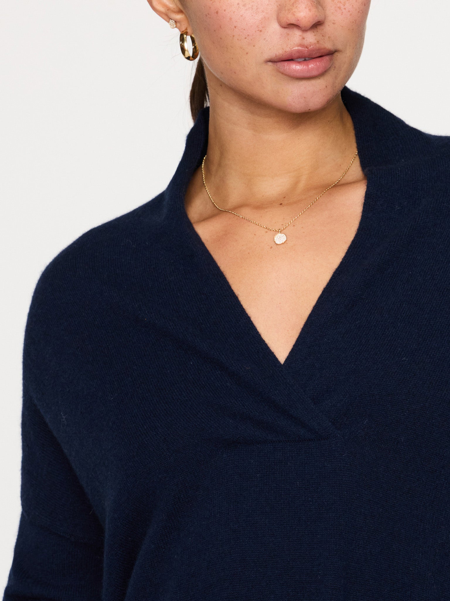 El jersey de cachemir Siena con cuello cruzado