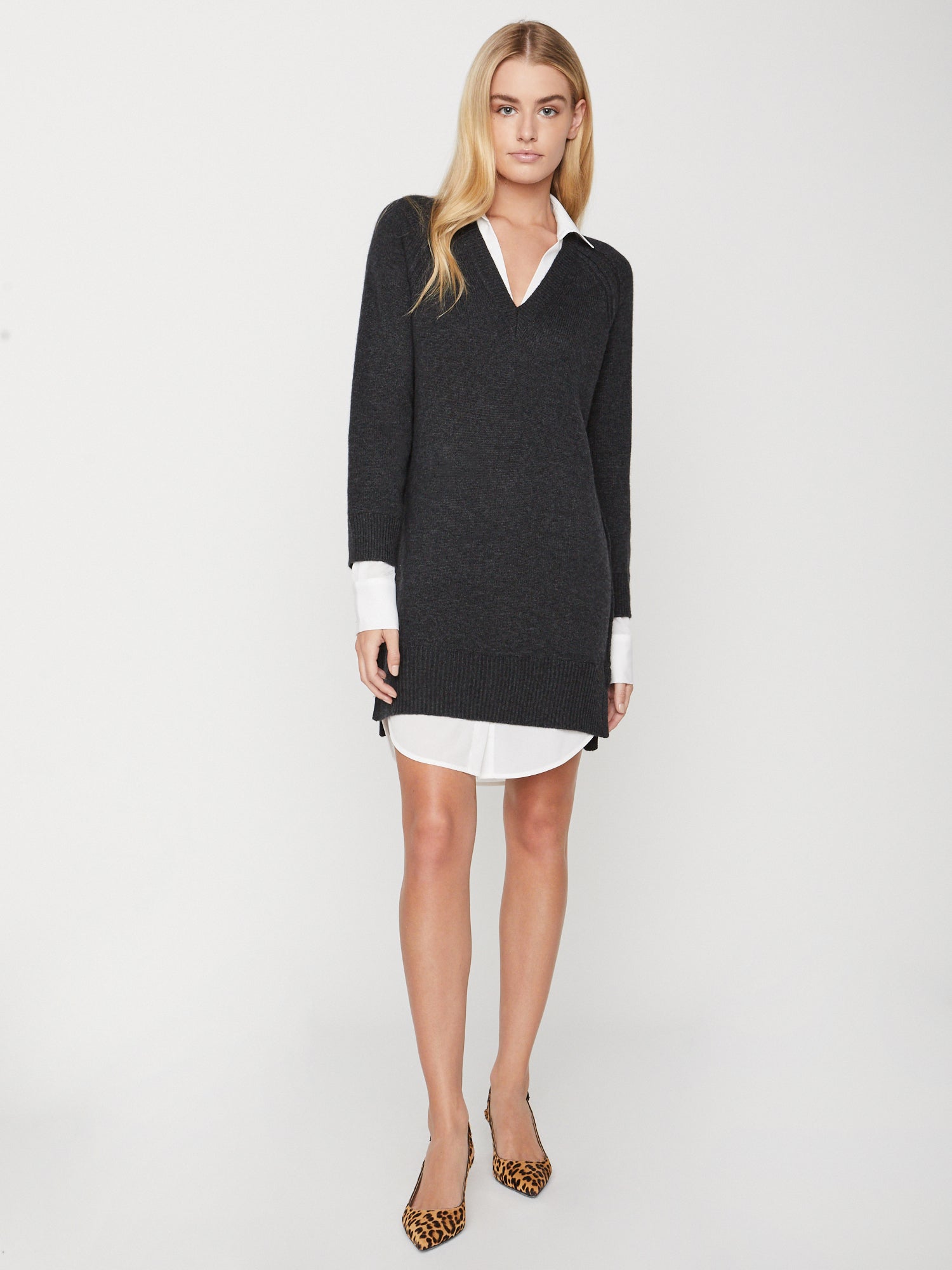 Vestido escotado en pico y capas The Looker