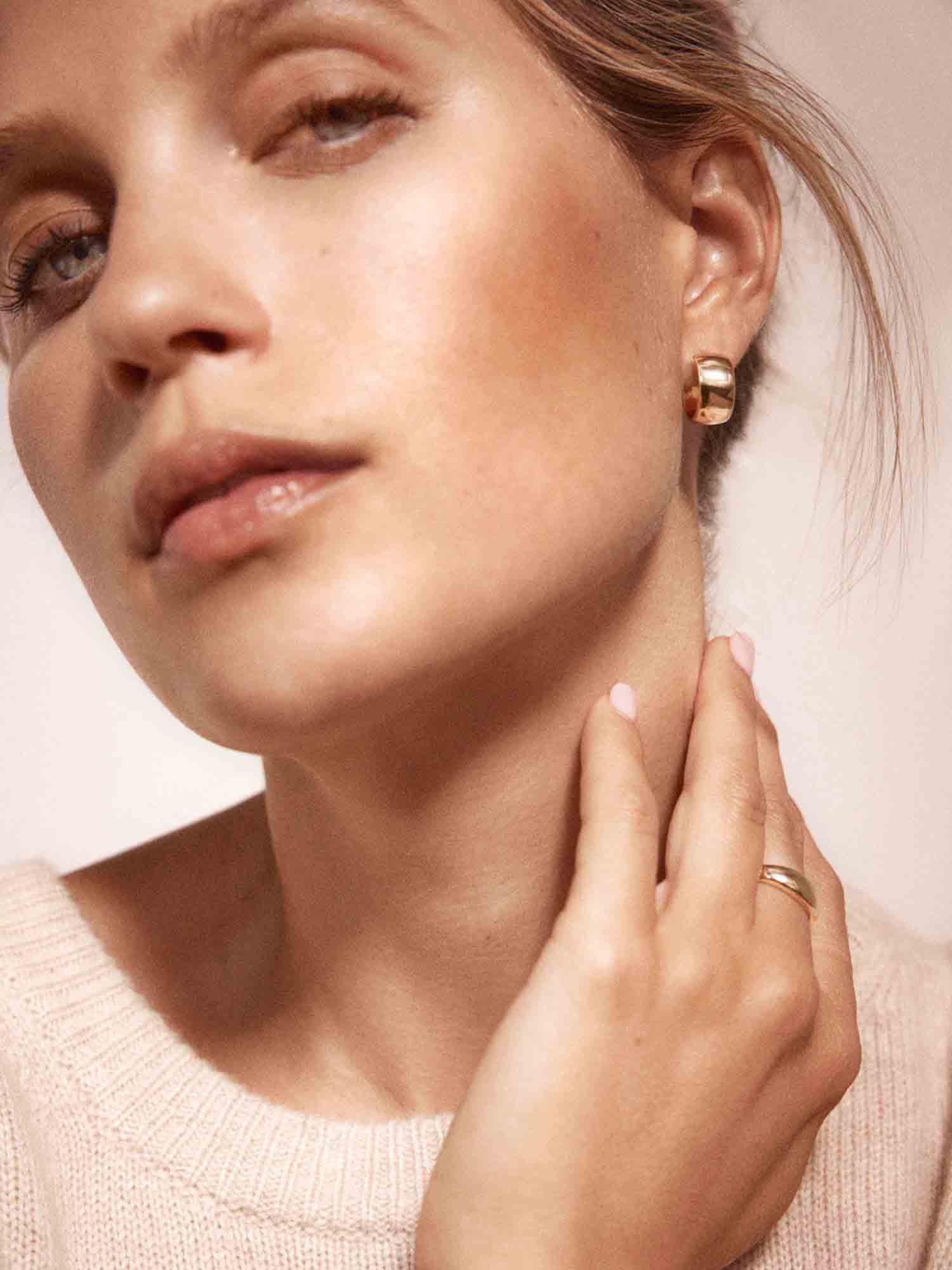 Icons yellow gold mini hoop earrings