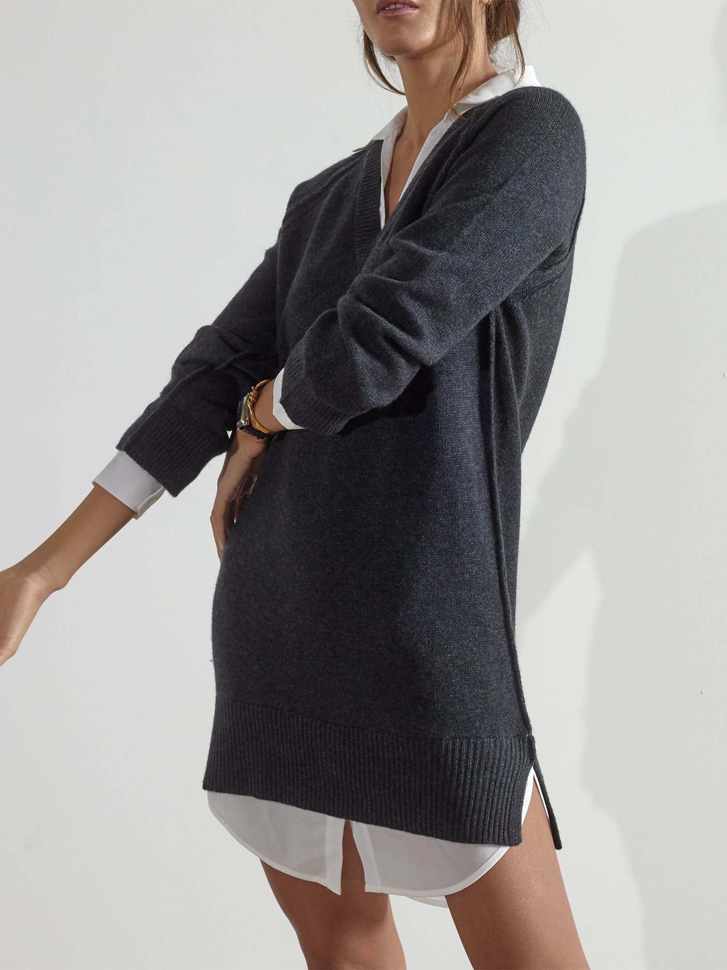 Vestido escotado en pico y capas The Looker