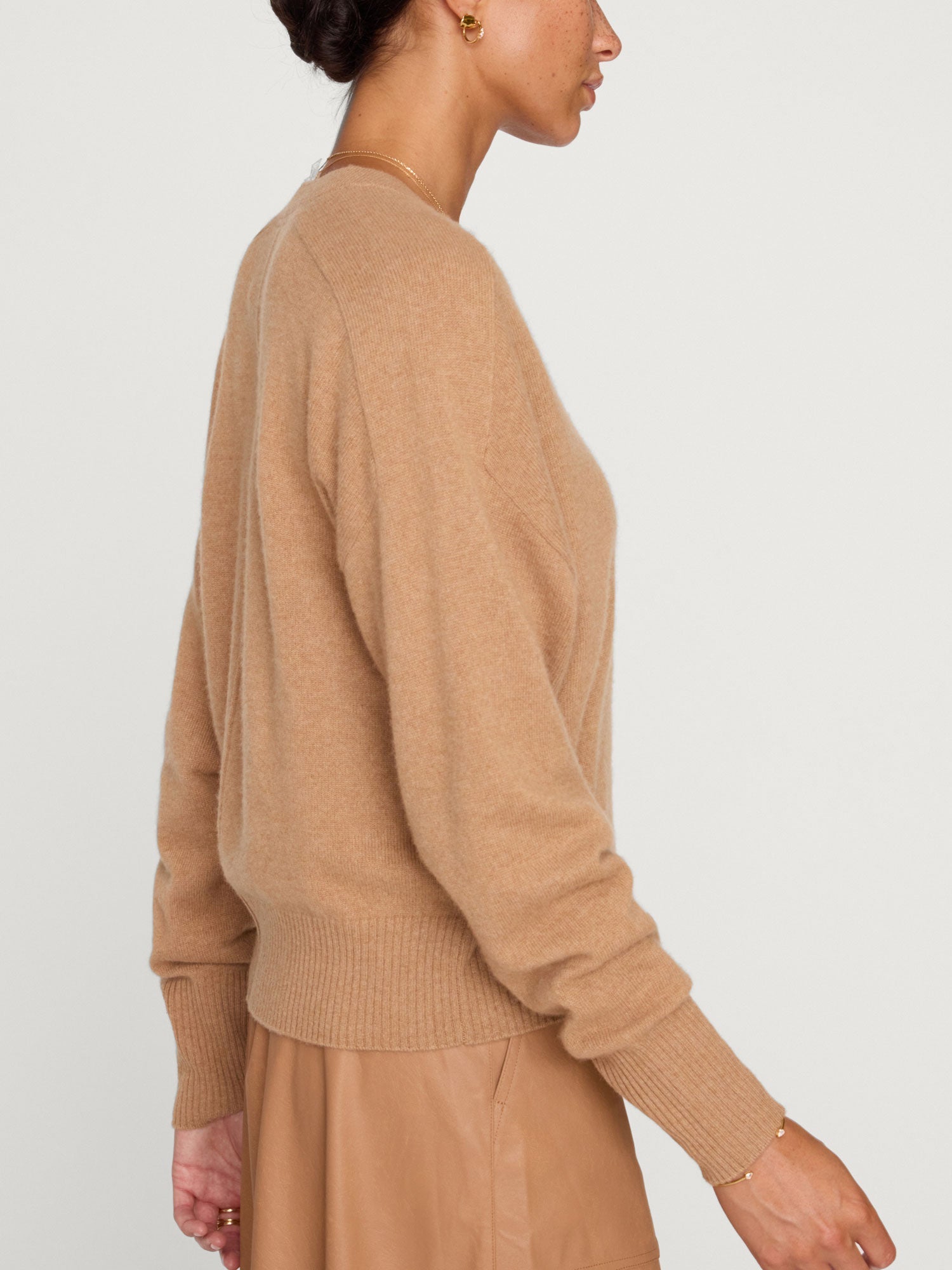 The leia vee cashmere sweater