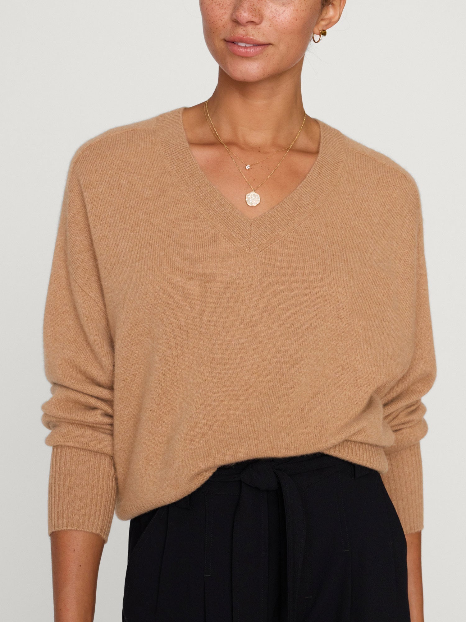 The leia vee cashmere sweater