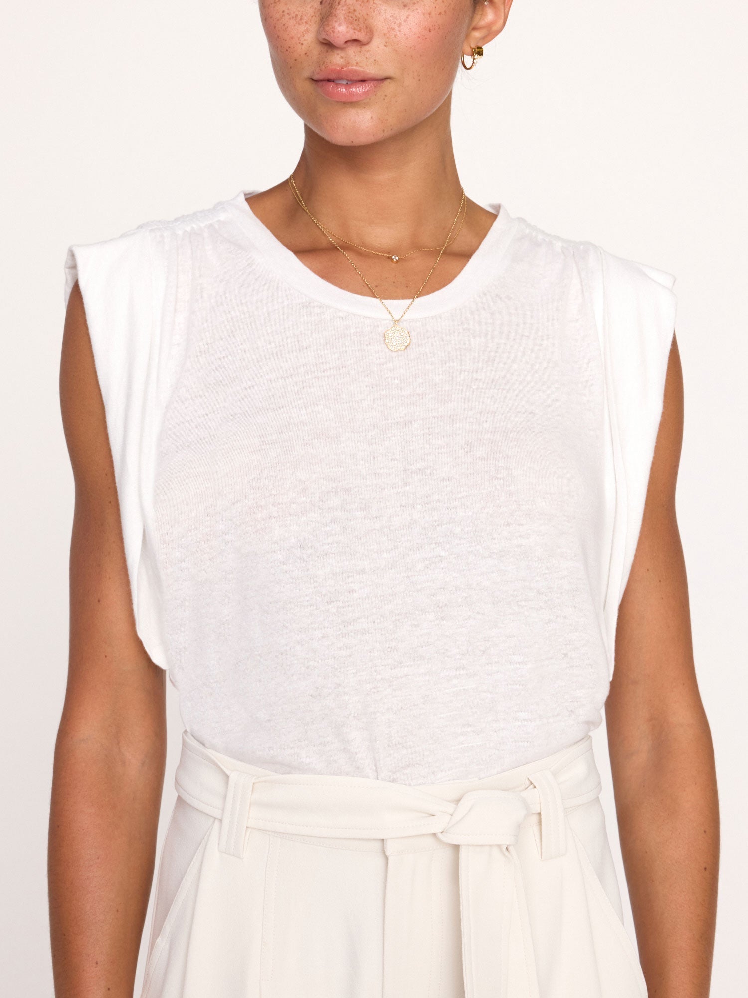 The reins tee