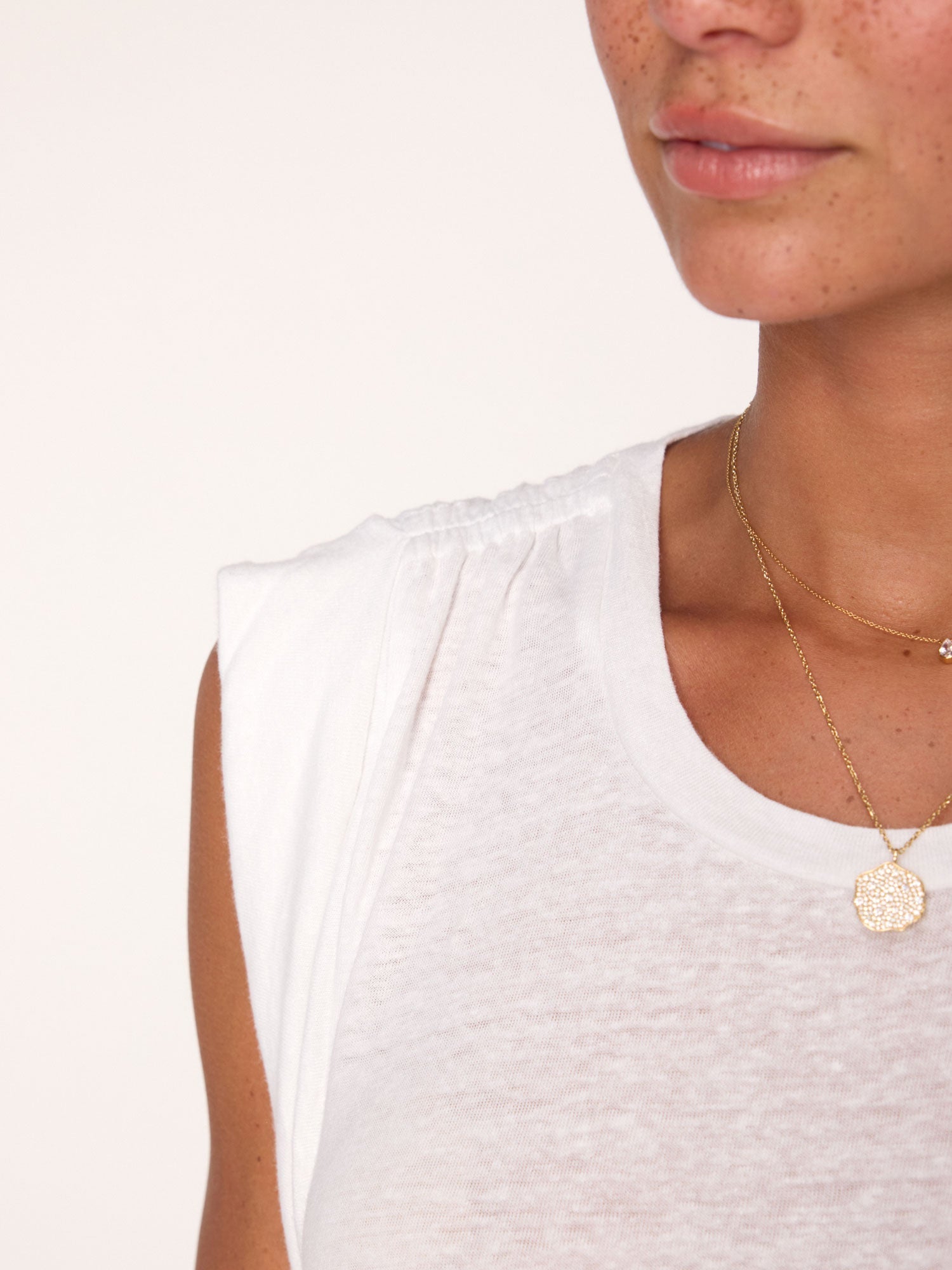 The reins tee