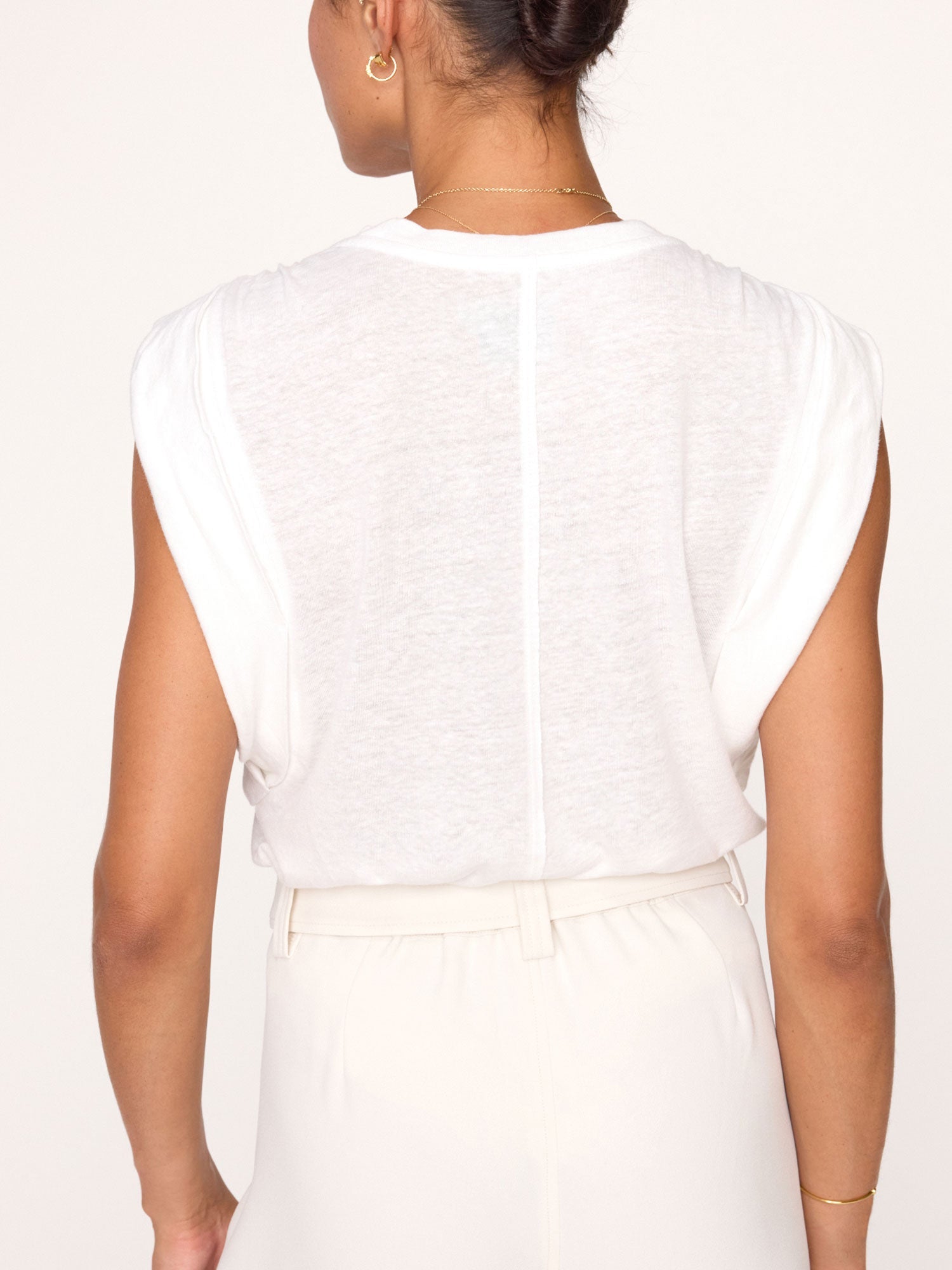 The reins tee
