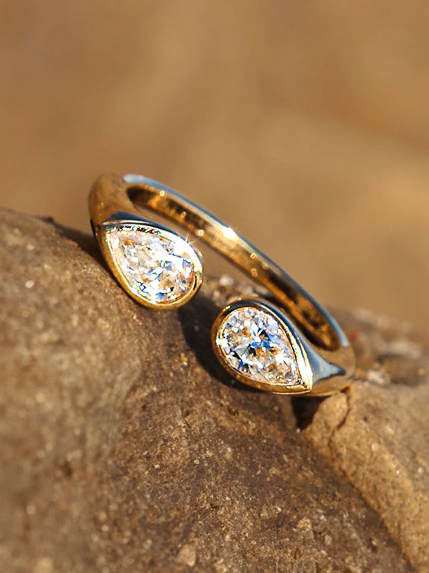 Romance pear diamond droplet ring