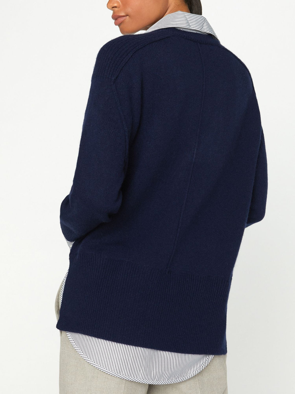 El jersey escotado en V de Looker